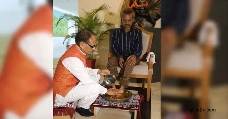 আদিবাসী যুবকের মুখে প্রস্রাব ‘বিজেপি কর্মী’র, পা ধুইয়ে ক্ষমা চাইলেন মুখ্যমন্ত্রী