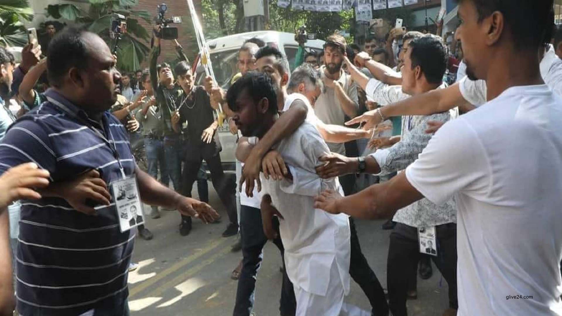 হিরো আলমের ওপর হামলায় মানবাধিকার কমিশনের নিন্দা 1 হিরো আলমের ওপর হামলায় মানবাধিকার কমিশনের নিন্দা