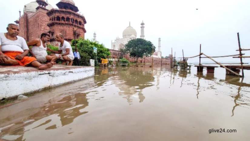 ৪৫ বছর পর যমুনার পানি উঠেছে তাজমহলের দেয়াল পর্যন্ত