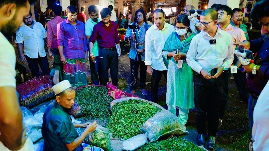 বাজারে নেই কোনো সুখবর 3 বাজারে নেই কোনো সুখবর