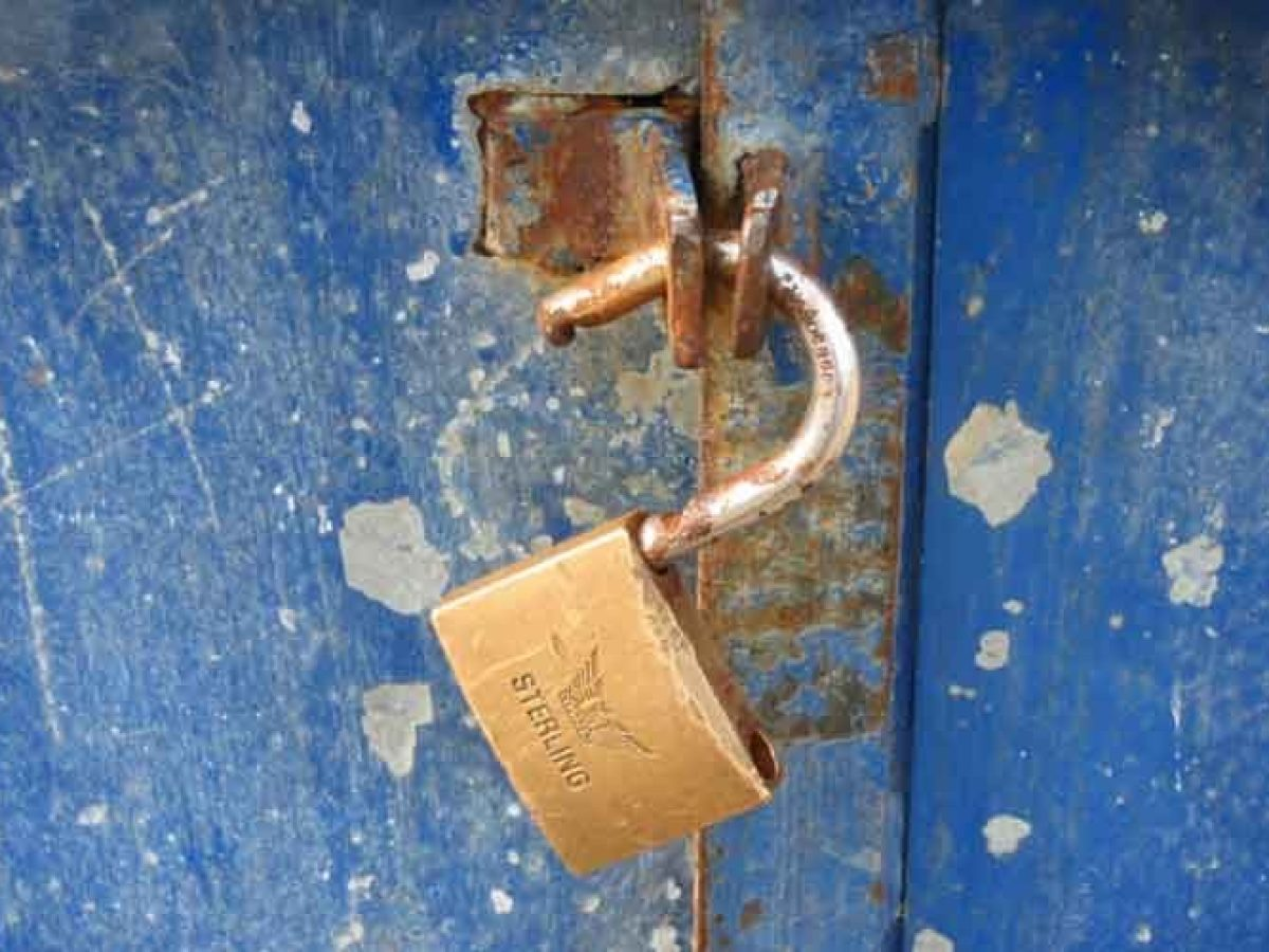 চুরি করতে গিয়ে কিছু না পেয়ে চোর নিজেই রেখে গেল টাকা