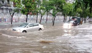 টানা বৃষ্টিতে দুর্ভোগ নগরবাসীর