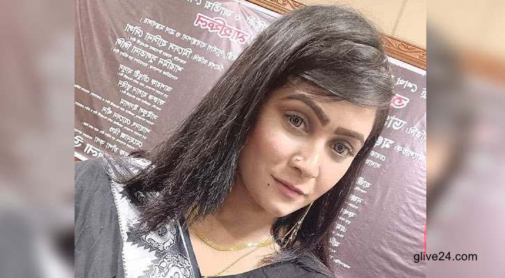 কিশোরীকে বিবস্ত্র করে নির্যাতন করলেন নেত্রী 1 কিশোরীকে বিবস্ত্র করে নির্যাতন করলেন নেত্রী