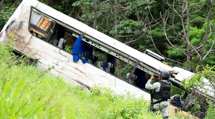মেক্সিকোতে অভিবাসী বহনকারি বাস দুর্ঘটনায় ১৮ জন নিহত 2 মেক্সিকোতে অভিবাসী বহনকারি বাস দুর্ঘটনায় ১৮ জন নিহত