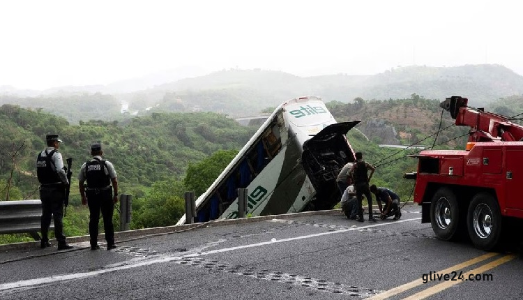 মেক্সিকোতে অভিবাসী বহনকারি বাস দুর্ঘটনায় ১৮ জন নিহত 3 মেক্সিকোতে অভিবাসী বহনকারি বাস দুর্ঘটনায় ১৮ জন নিহত
