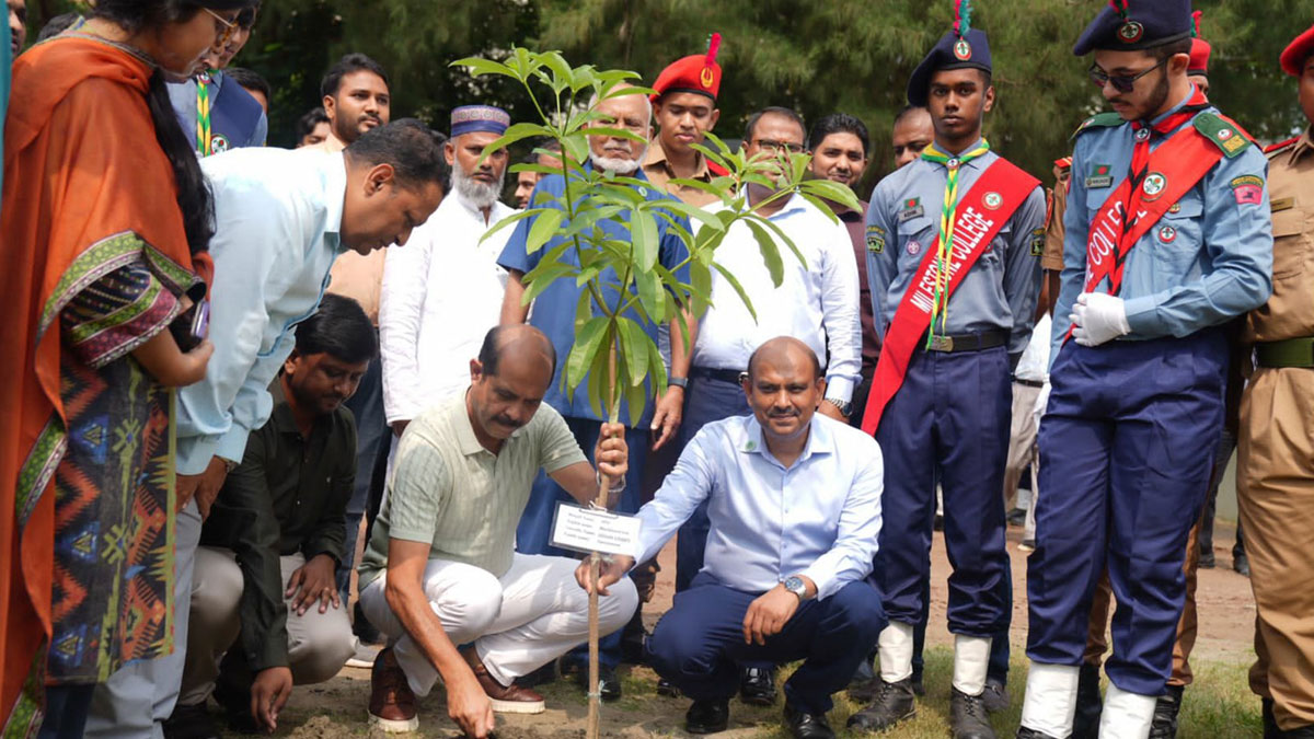 প্রতিটি বাড়িতে অন্তত ২টি গাছ লাগান: মেয়র আতিক