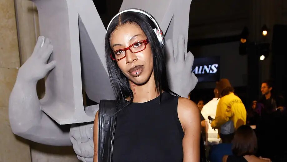 সৌদি পতাকা দিয়ে মিনিস্কার্ট তৈরি ক্ষমা চাইলেন ফ্যাশন ডিজাইনার ১ সৌদি পতাকা দিয়ে মিনিস্কার্ট তৈরি, ক্ষমা চাইলেন ফ্যাশন ডিজাইনার