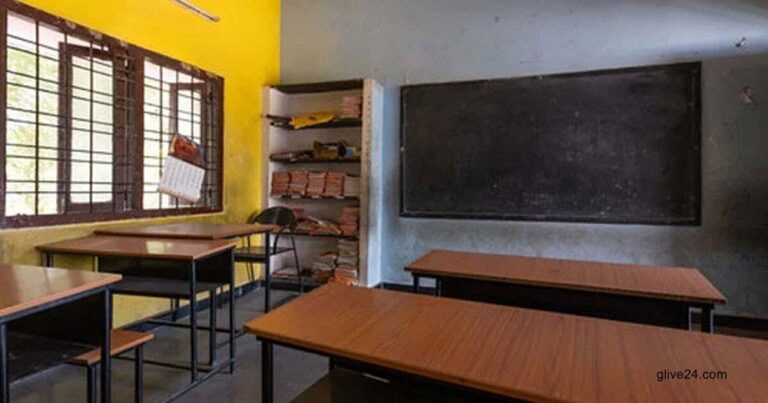 স্কুলে ঢুকে শিক্ষককে পেটালেন অভিভাবকরা 