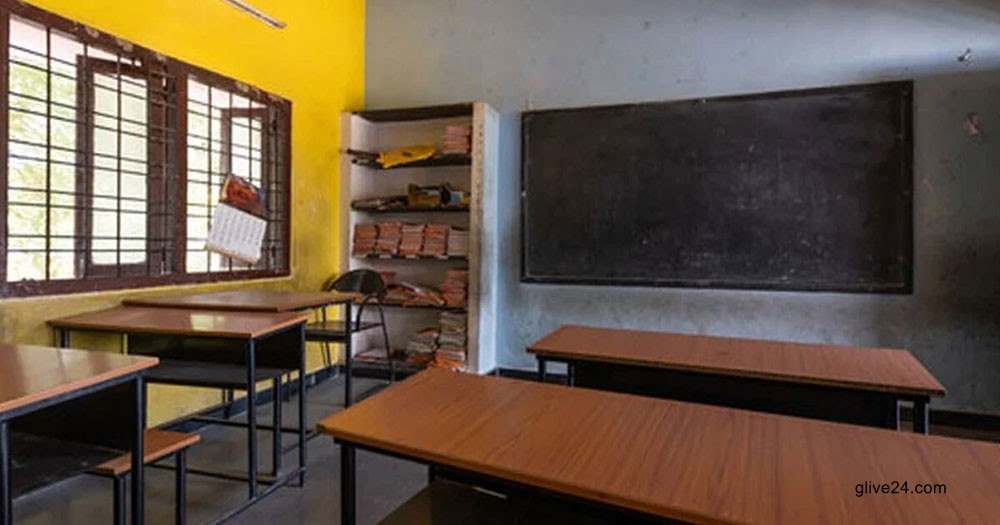 স্কুলে ঢুকে শিক্ষককে পেটালেন অভিভাবকরা 