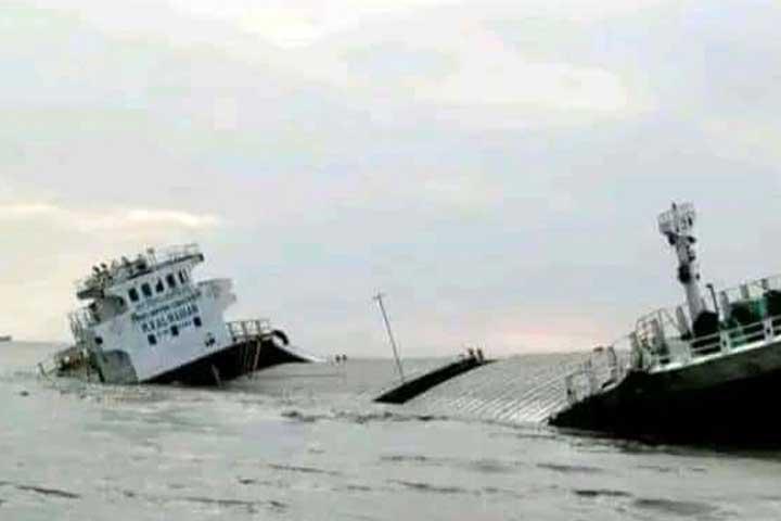 মেঘনায় ডুবলো কয়লাবাহী জাহাজ