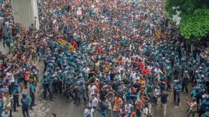 হামলা সংঘর্ষে সারাদেশে জড়িতদের তালিকা করছে পুলিশ ও র্যাব 2 হামলা সংঘর্ষে সারাদেশে জড়িতদের তালিকা করছে পুলিশ ও র্যাব