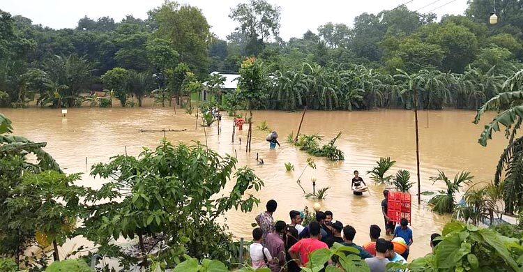 ভারতের উজান থেকে নেমে আসা পাড়াড়ি ঢলে কুমিল্লার গোমতী নদীর পানি বাড়ছে ! 1 ভারতের উজান থেকে নেমে আসা পাড়াড়ি ঢলে কুমিল্লার গোমতী নদীর পানি বাড়ছে !