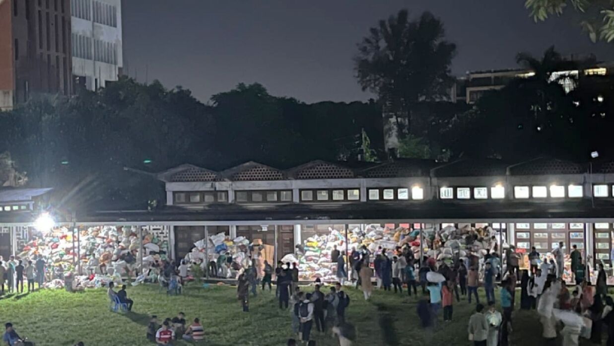 টিএসসিতে একদিনে সংগ্রহ ১ কোটি ২৬ লাখ টাকা !