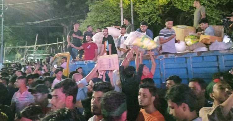 টিএসসিতে একদিনে সংগ্রহ ১ কোটি ২৬ লাখ টাকা !