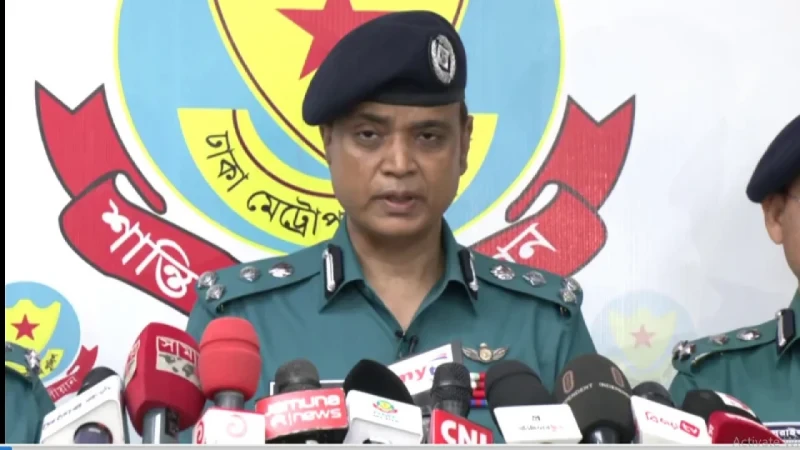 ছাত্র-জনতার আন্দোলন দমাতে লাইসেন্সকৃত অস্ত্র ব্যবহার করা হয়েছিল: ডিএমপি কমিশনার 2 ছাত্র-জনতার আন্দোলন দমাতে লাইসেন্সকৃত অস্ত্র ব্যবহার করা হয়েছিল: ডিএমপি কমিশনার