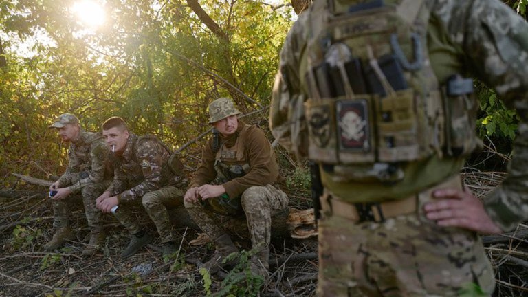 ইউক্রেনের নিরাপত্তা নিশ্চয়তায় প্যারিসে বৈঠকে ৩০ দেশের সামরিক প্রধান
