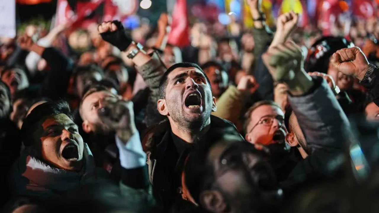 ইস্তাম্বুলের মেয়রকে গ্রেফতারের প্রতিবাদে বিক্ষোভ