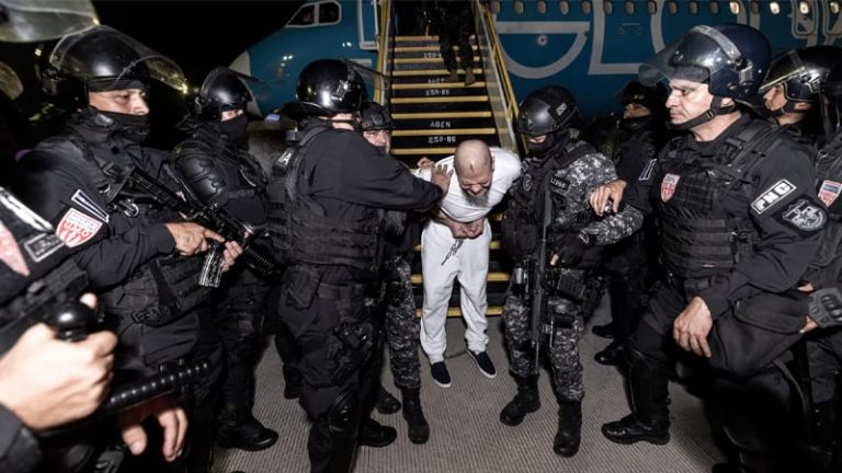 এল সালভাদরে মার্কিন নির্বাসনের বিরুদ্ধে ভেনেজুয়েলার নাগরিকদের প্রতিবাদ