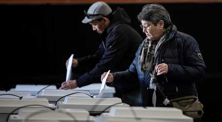 গ্রিনল্যান্ডে মধ্য ও ডানপন্থী বিরোধী দলের জয়