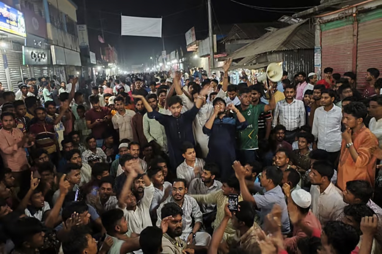 জাহাজমারা বাজারে হান্নান মাসউদের পথসভায় হামলার প্রতিবাদে অবস্থান কর্মসূচি