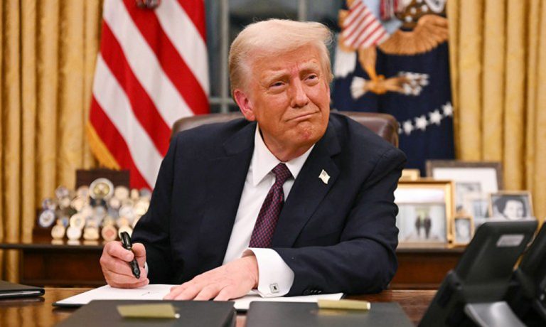 ট্রাম্পের নির্বাহী আদেশে ইংরেজি যুক্তরাষ্ট্রের দাপ্তরিক ভাষা ঘোষিত