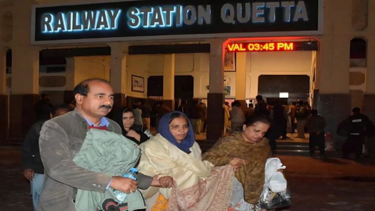 পাকিস্তানে যাত্রীবাহী ট্রেনের জিম্মি ঘটনায় ২৫ জনের মরদেহ উদ্ধার