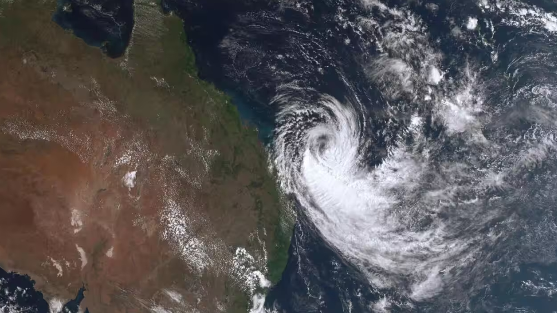 ব্রিসবেনের দিকে ধেয়ে আসছে শক্তিশালী ঘূর্ণিঝড় ‘আলফ্রেড’ 1 ব্রিসবেনের দিকে ধেয়ে আসছে শক্তিশালী ঘূর্ণিঝড়