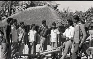 মুক্তিযুদ্ধের ছবি, ছবি তুলেছেন - অমিয় তরফদার, বাংলাদেশ, ১৯৭১; صورة لحرب التحرير التي التقطتها عامية ترافدار ، بنجلاديش ، 1971 ; अमिय तराफदार द्वारा ली गई मुक्ति संग्राम की तस्वीर, बांग्लादेश, 1971; جنگ آزادی کی تصویر، امیہ ترافدار، بنگلہ دیش، 1971 کے ذریعے لی گئی۔; Photo of Liberation War, taken by Amiya Tarafdar, Bangladesh, 1971
