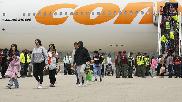 যুক্তরাষ্ট্র থেকে বহিষ্কৃত ১৯৯ জন অভিবাসী ভেনেজুয়েলায় পৌঁছেছেন