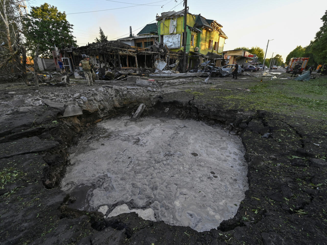 রাশিয়ার হামলায় পূর্ব ইউক্রেনে অন্তত ১২ জন নিহত