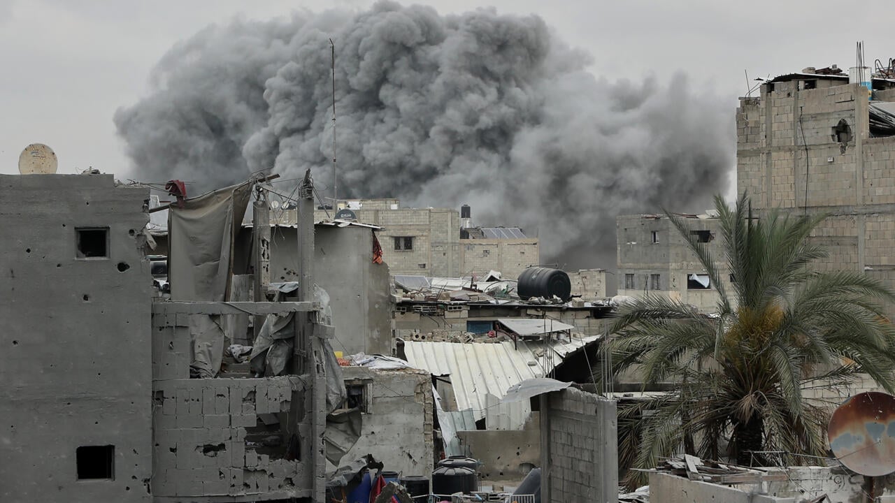 গাজায় ইসরাইলি হামলায় একই পরিবারের ১০ জন নিহত