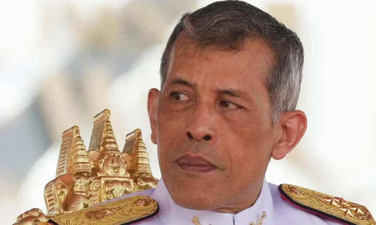 থাইল্যান্ডে রাজপরিবার অবমাননার অভিযোগে মার্কিন শিক্ষাবিদ আটক