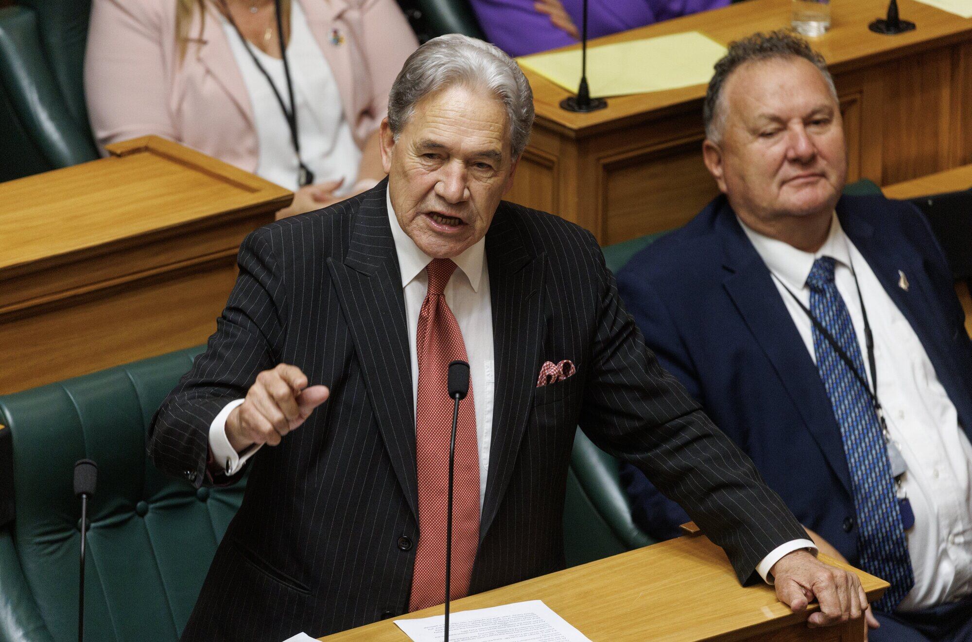 নিউজিল্যান্ডে নারী-পুরুষের বায়োলজিক্যাল সংজ্ঞা চেয়ে নতুন আইন প্রস্তাব