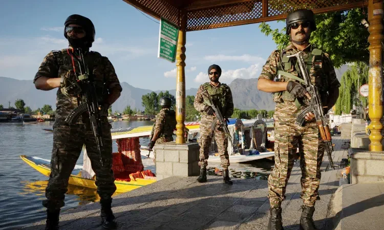 পাকিস্তানে সামরিক হামলার প্রস্তুতি নিচ্ছে ভারত