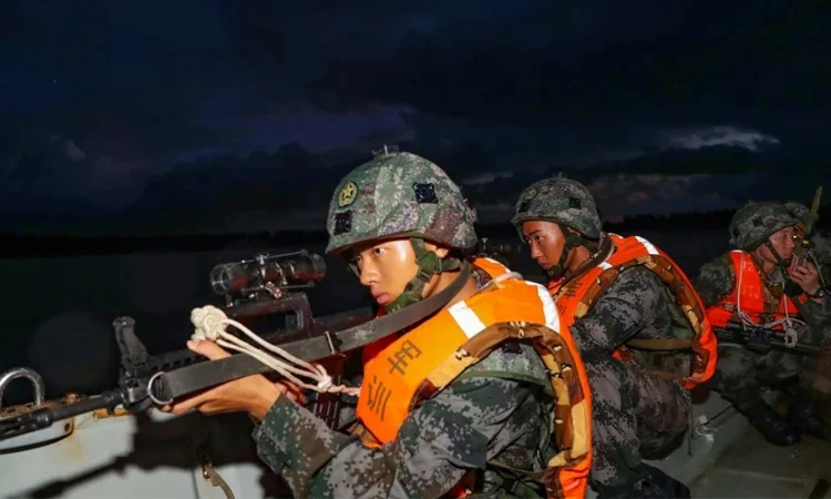 ফিলিপাইনের সামরিক চৌকির কাছে বিতর্কিত প্রবালদ্বীপের নিয়ন্ত্রণ নিল চীন: প্রতিবেদন