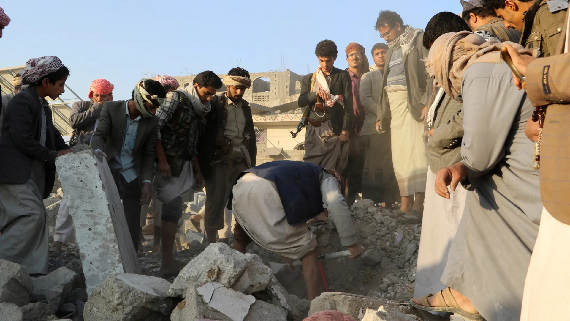 হোদেইদায় মার্কিন বিমান হামলায় প্রাণহানি বেড়ে ৮ জন