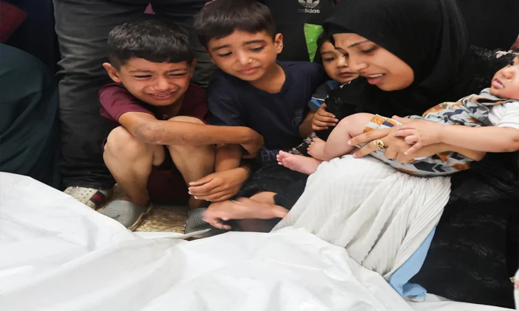 গাজায় ইসরায়েলি হামলায় একই পরিবারের ৯ জনসহ নিহত ১৬