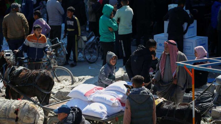 গাজায় মানবিক সহায়তা বিতরণের অনুমোদন দিল ইসরাইল