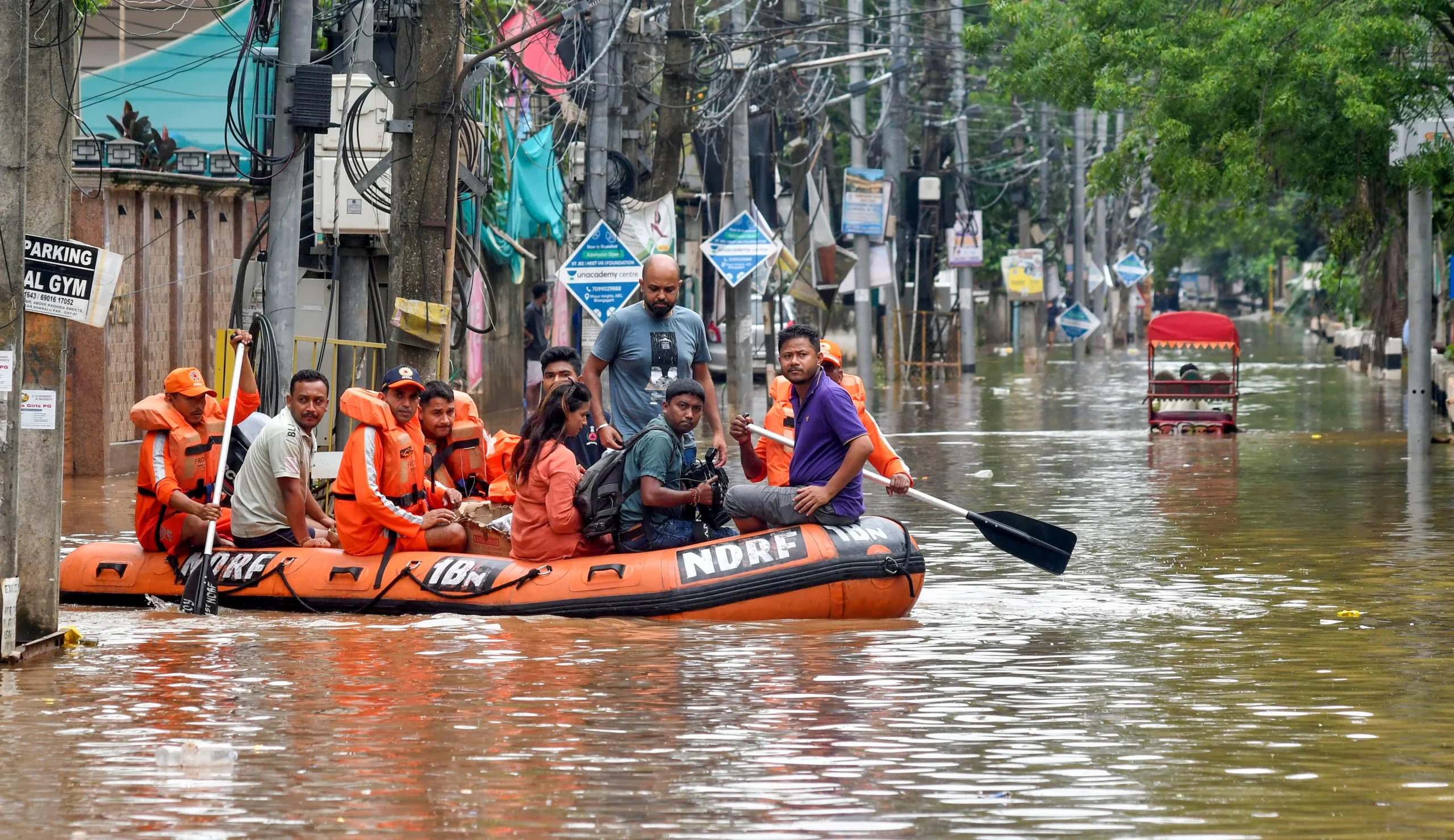 ভারতে মৌসুমী বৃষ্টির কারণে বন্যা ও ভূমিধসে ৫ জনের মৃত্যু