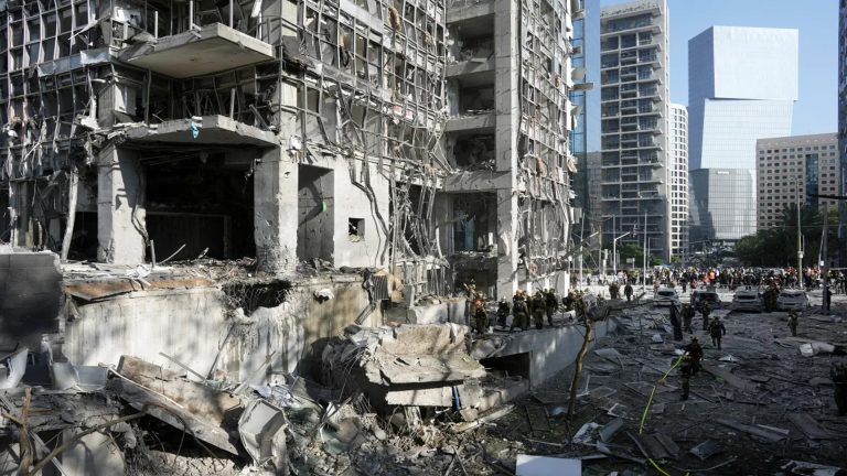 ইরানের মধ্যাঞ্চলে ক্ষেপণাস্ত্র স্থাপনায় ইসরাইলের বিমান হামলা