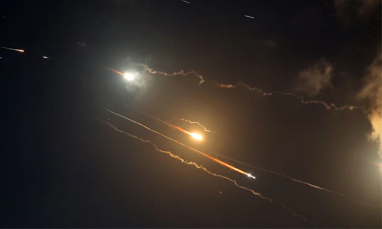 ইসরাইলের লক্ষ্যবস্তুর দিকে ড্রোন হামলা চালালো ইরান