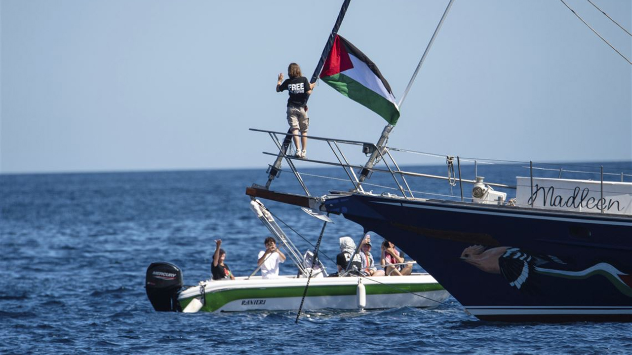 গাজাগামী জাহাজ আটক নিয়ে ইসরায়েলের সমালোচনা, আটক কর্মীদের মুক্তির দাবি ম্যাক্রোঁর