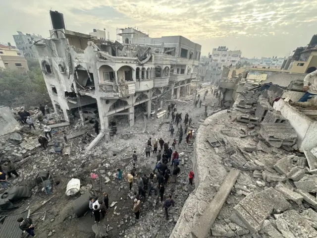 গাজায় ইসরায়েলি হামলায় নিহত অন্তত ৪০, বেসামরিকদের হতাহতের অভিযোগ