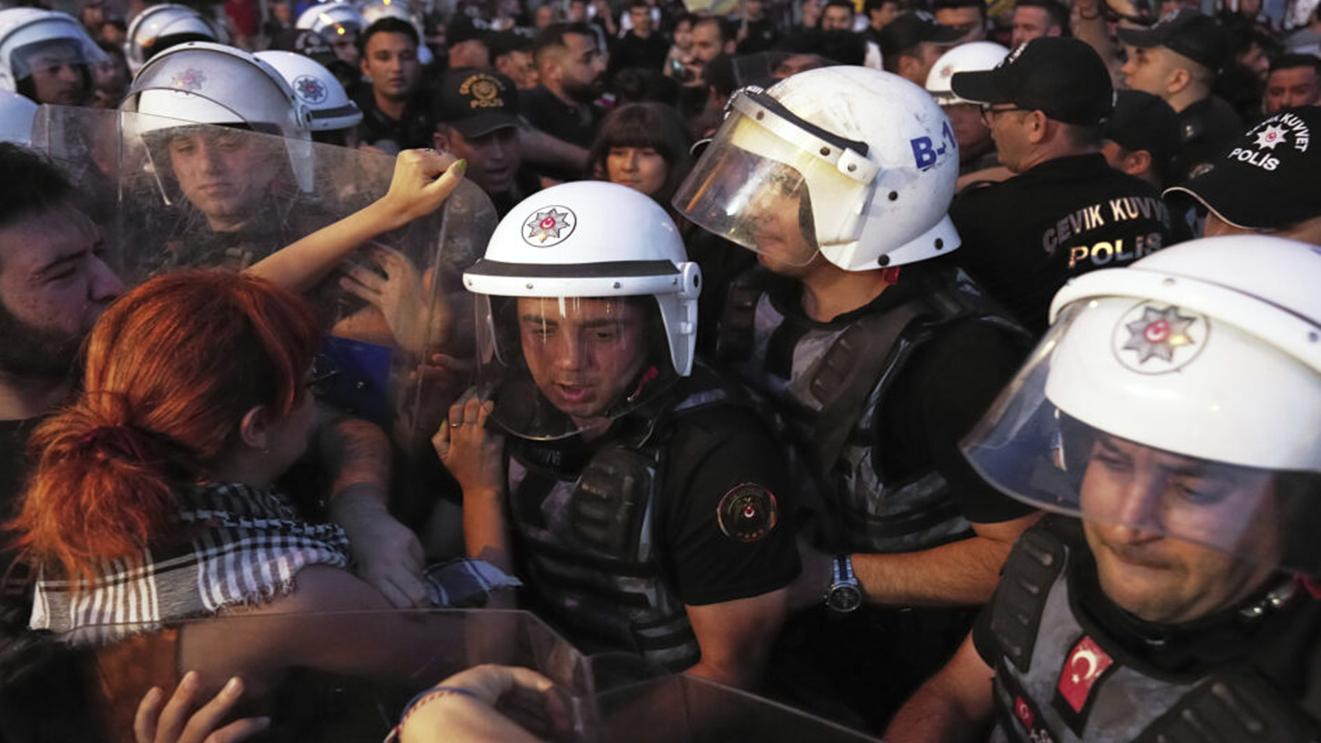 তুরস্কে বিরোধী দলের আরও তিন মেয়র গ্রেপ্তার, সিএইচপি’র অভিযোগ রাজনৈতিক নিপীড়ন