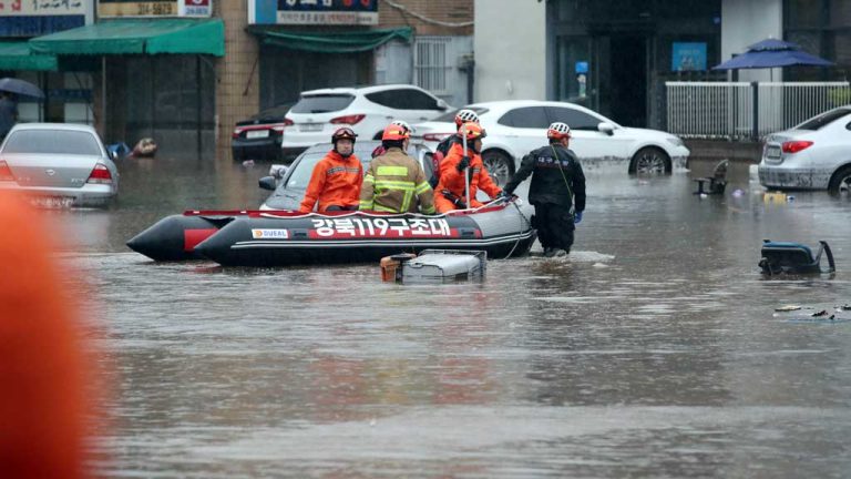 দক্ষিণ কোরিয়ায় টানা বৃষ্টিতে মৃতের সংখ্যা বেড়ে ১১