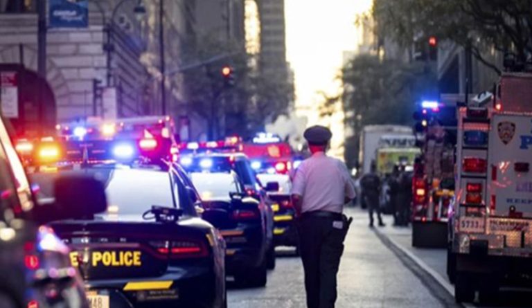 নিউইয়র্কে বন্দুকধারীর গুলিতে পুলিশ কর্মকর্তাসহ নিহত ৫ জন