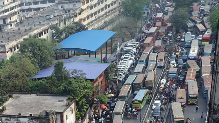 রাজধানীজুড়ে তীব্র যানজট: ছাত্রদল ও এনসিপির সমাবেশে দুর্ভোগে নগরবাসী