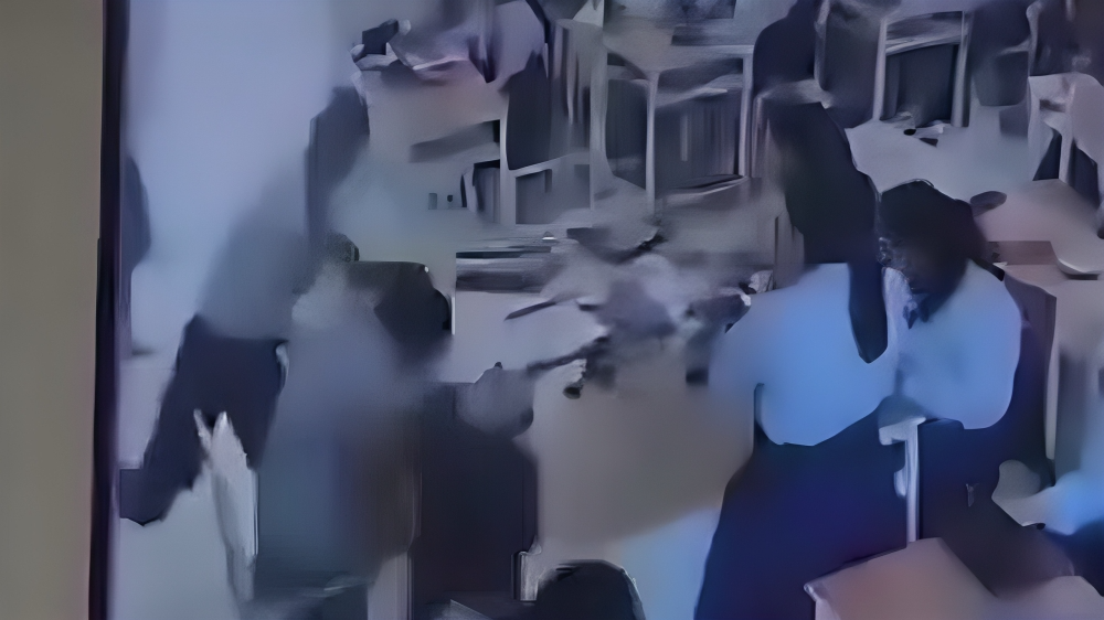 পরীক্ষায় দুই নম্বর কম দেওয়ায় শিক্ষিকাকে মারধর করল ছাত্র