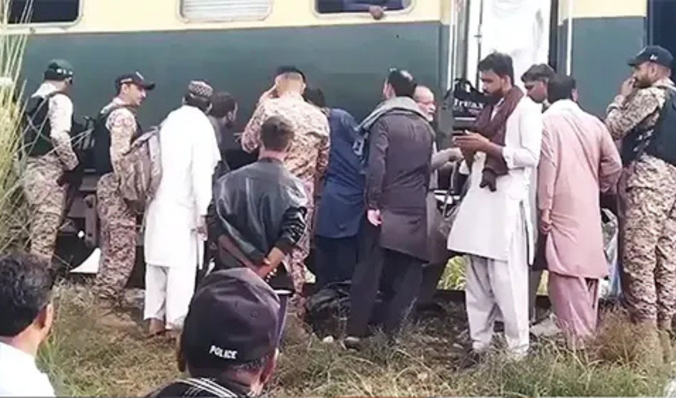 পাকিস্তানের জাফর এক্সপ্রেসে ফের বোমা হামলা, আহত ৭