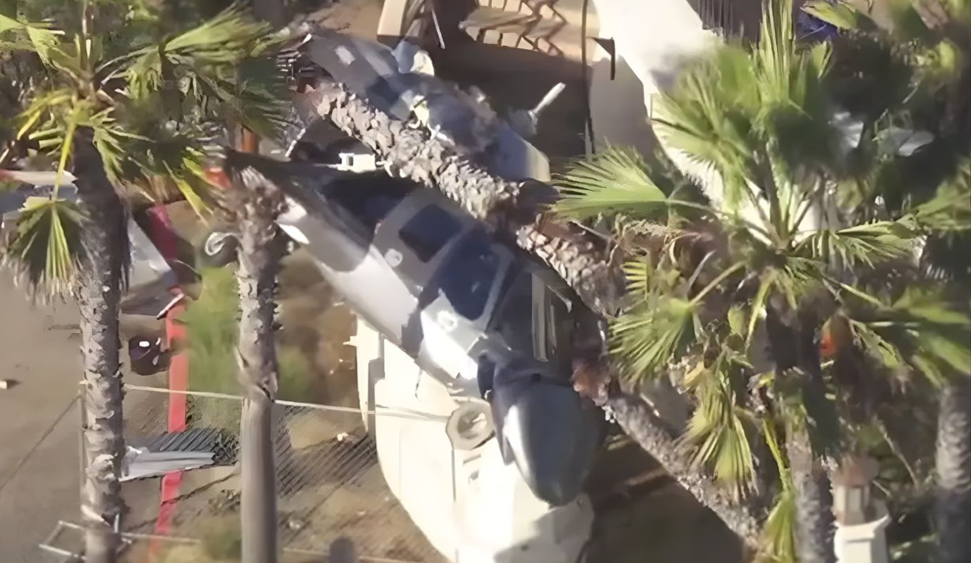 যুক্তরাষ্ট্রে হেলিকপ্টার বিধ্বস্ত হয়ে রিসোর্টে পড়ে শিশুসহ আহত ৫